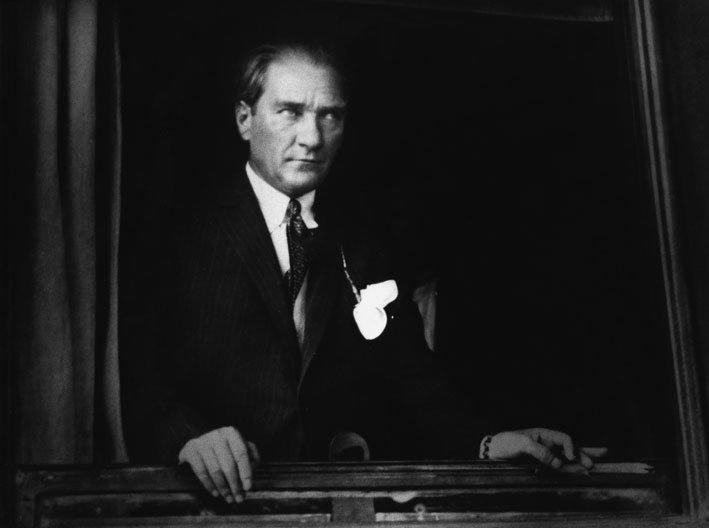 Mustafa Kemal Atatürk’ün tarihî bir fotoğrafı.