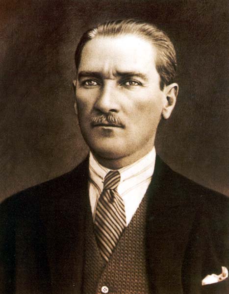 Mustafa Kemal Atatürk’ün tarihî bir fotoğrafı.