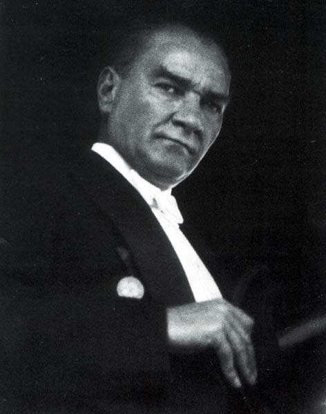 Mustafa Kemal Atatürk’ün tarihî bir fotoğrafı.