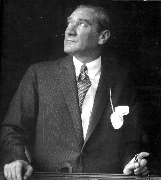 Mustafa Kemal Atatürk’ün tarihî bir fotoğrafı.